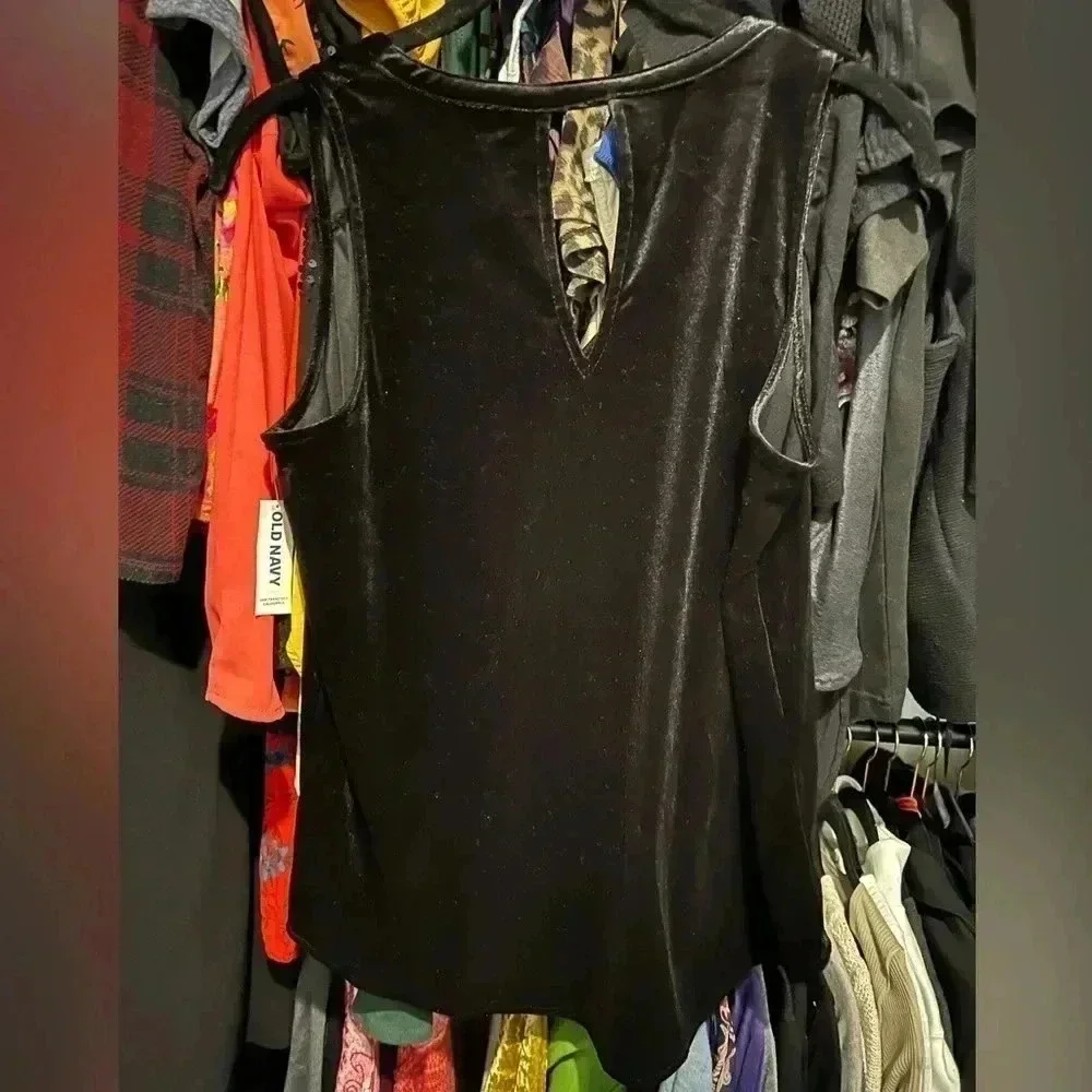 NWT Velvet Black Sleeveless Holiday Top - Picture 2 of 5